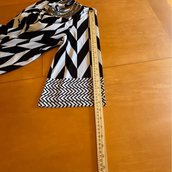 Anthony Richard’s 2X black white geometric print sequin collar tunic top - Picture 11 of 12